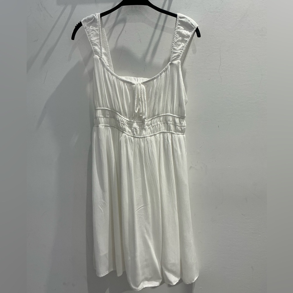 Elegant White Sleeveless Midi Dress